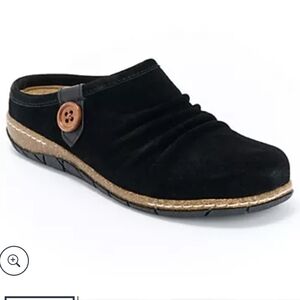 Earth 9 1/2 W Rouched Leather Slip On Clogs